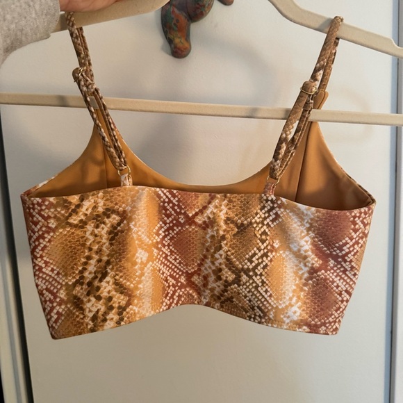 BEACH RIOT Snake Print Sports Bra In Golden Snake - Picture 6 of 6